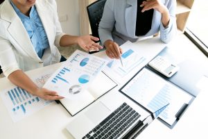 Read more about the article Sales books in Dubai: 5 Ways they can Benefit your Team