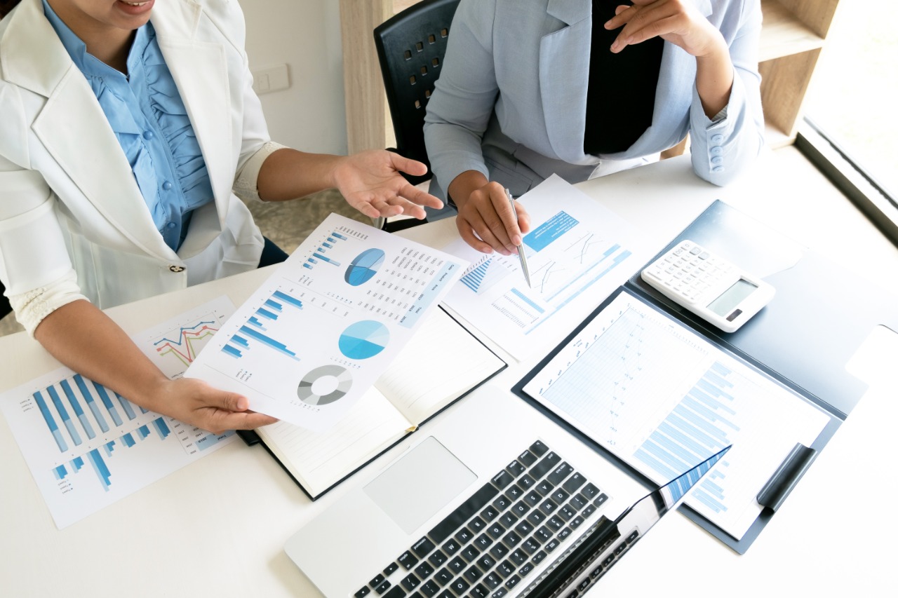 Read more about the article Sales books in Dubai: 5 Ways they can Benefit your Team